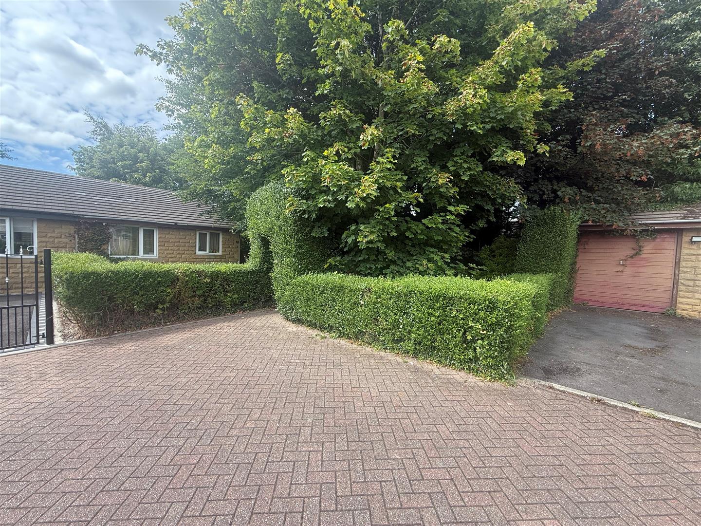 2 bed bungalow - semi detached, photo 2