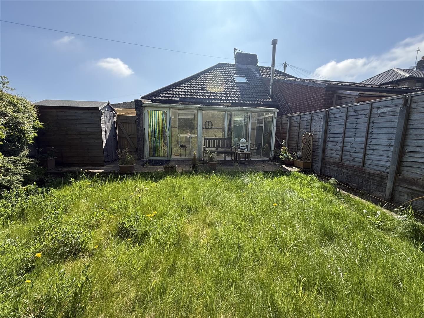 1 bed bungalow - semi detached, photo 2