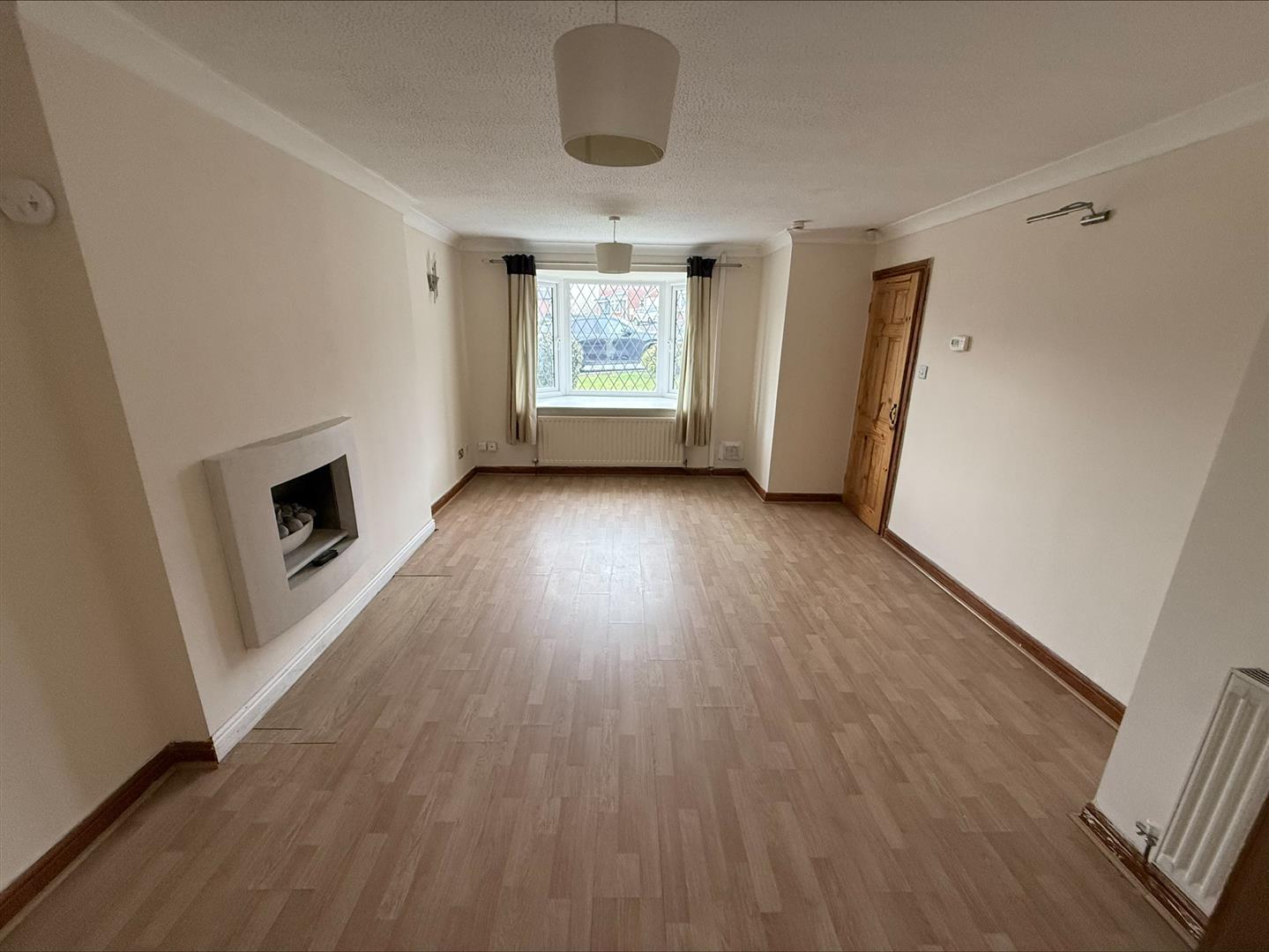 3 bed house - semi-detached, photo 2