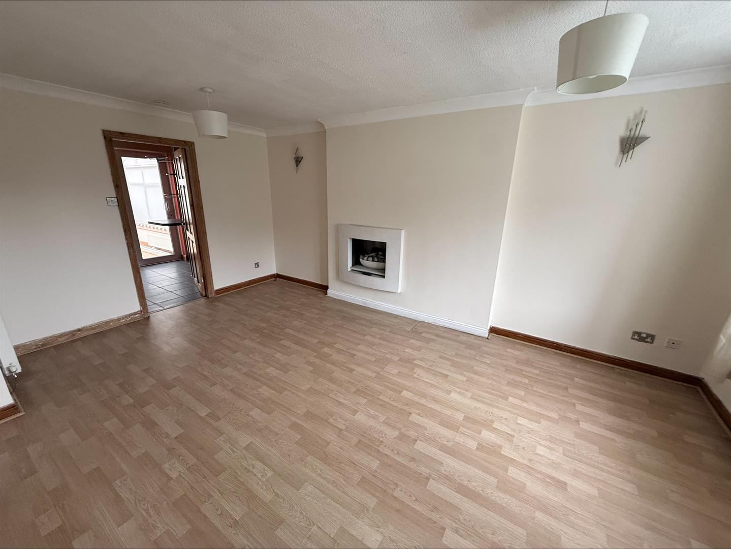 3 bed house - semi-detached, photo 3