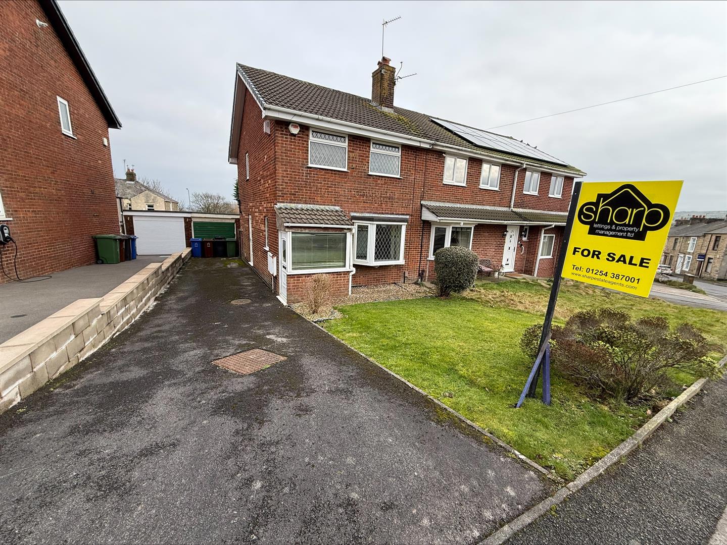 3 bed house - semi-detached — Hargreaves Road, Oswaldtwistle, Accrington