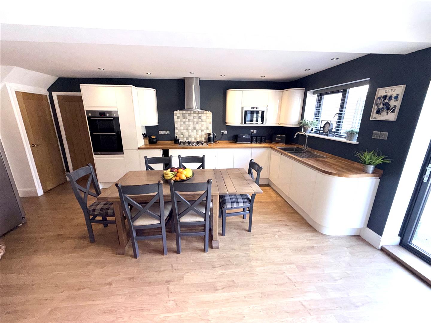 5 bed house, photo 3