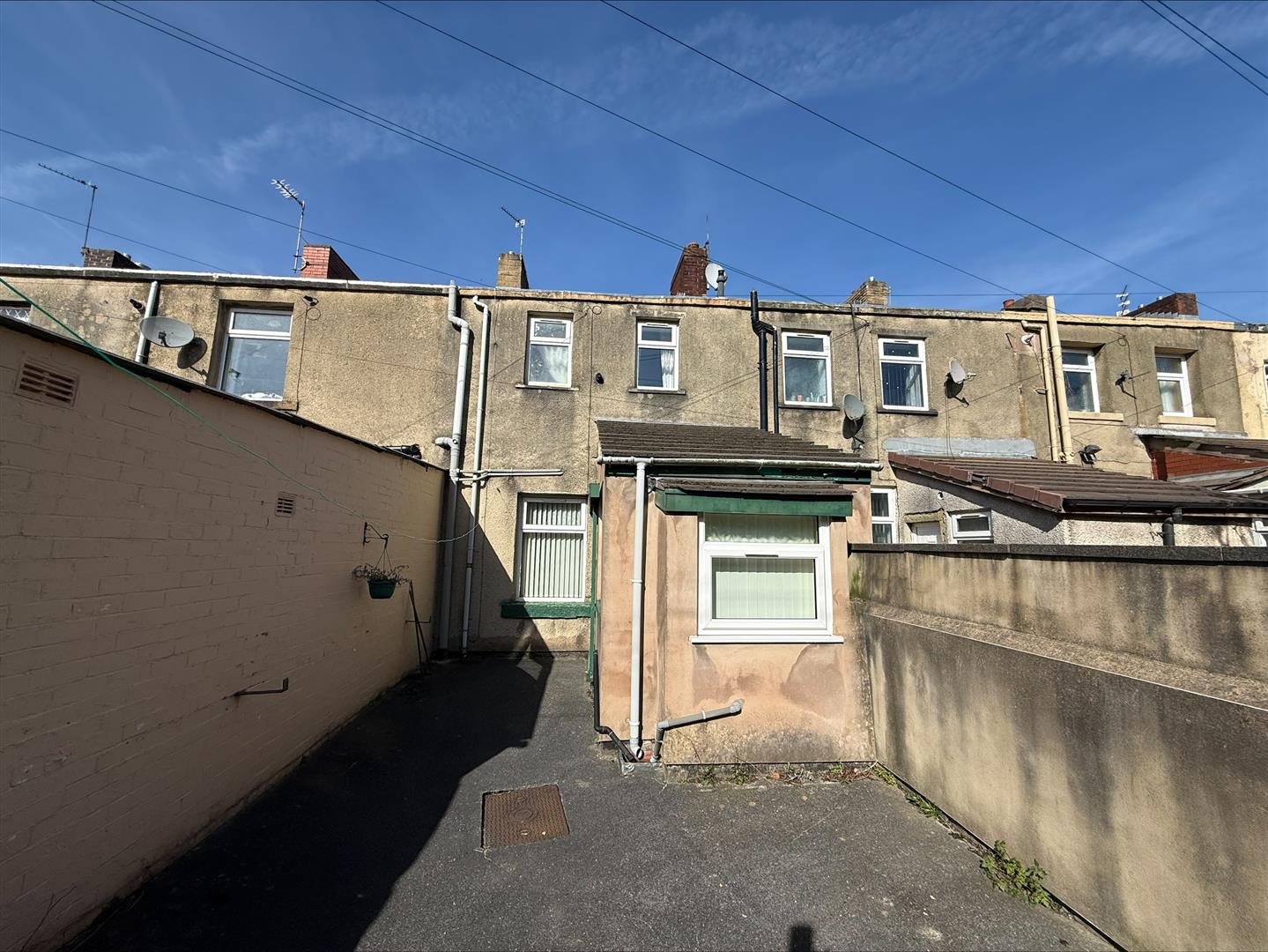 2 bed house - terraced, photo 2