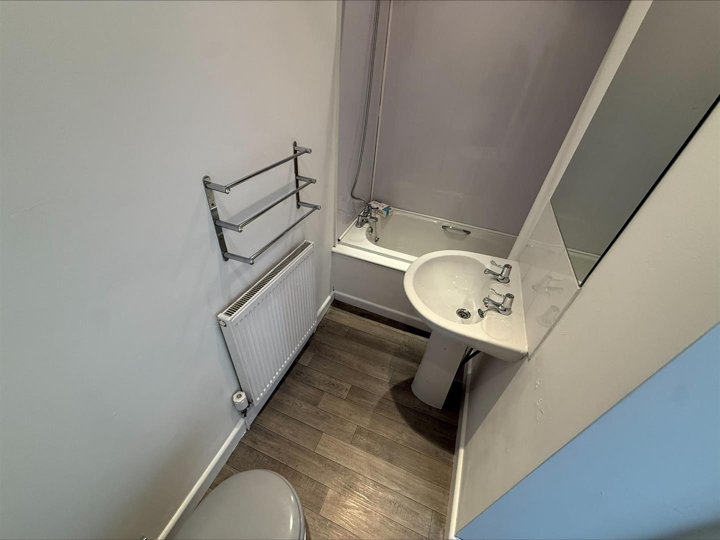3 bed house - end terrace, photo 2