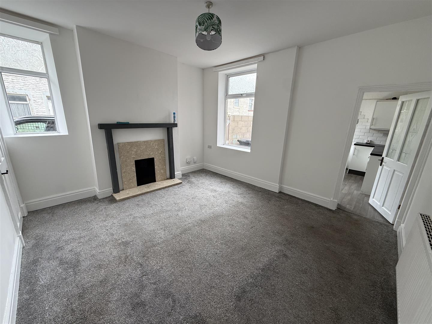 3 bed house - end terrace, photo 3