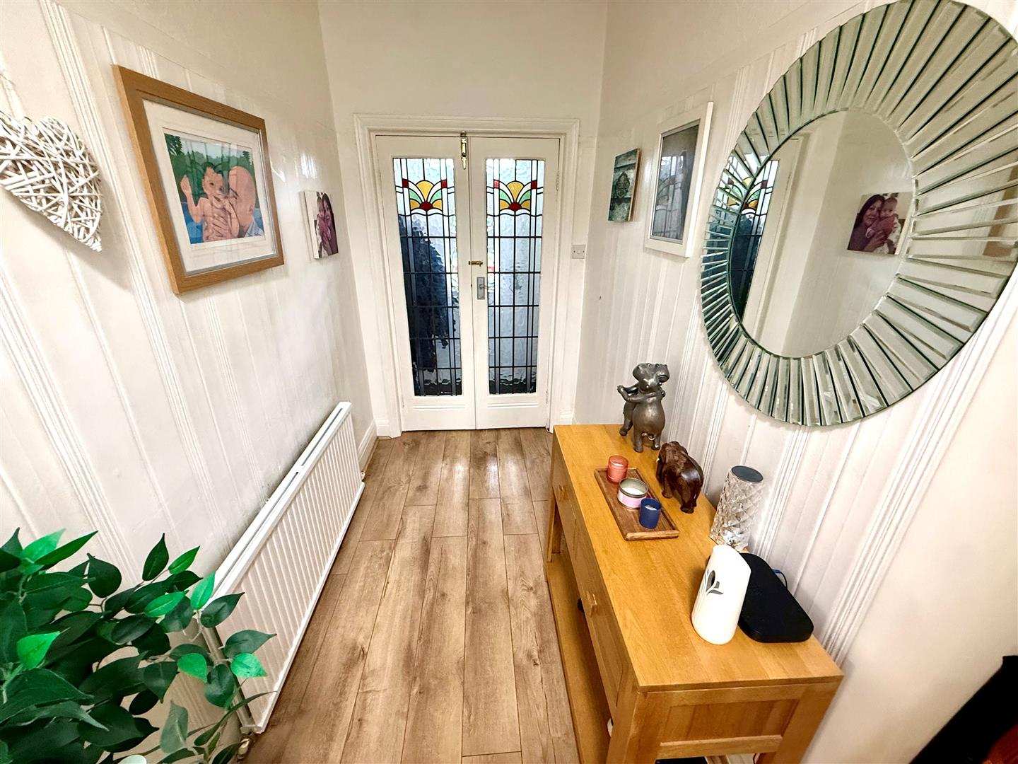2 bed bungalow - semi detached, photo 2