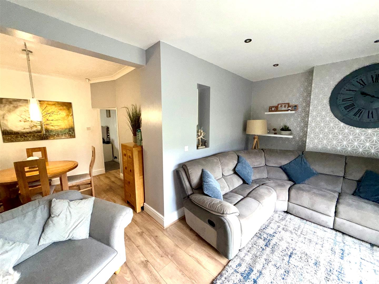 2 bed bungalow - semi detached, photo 3