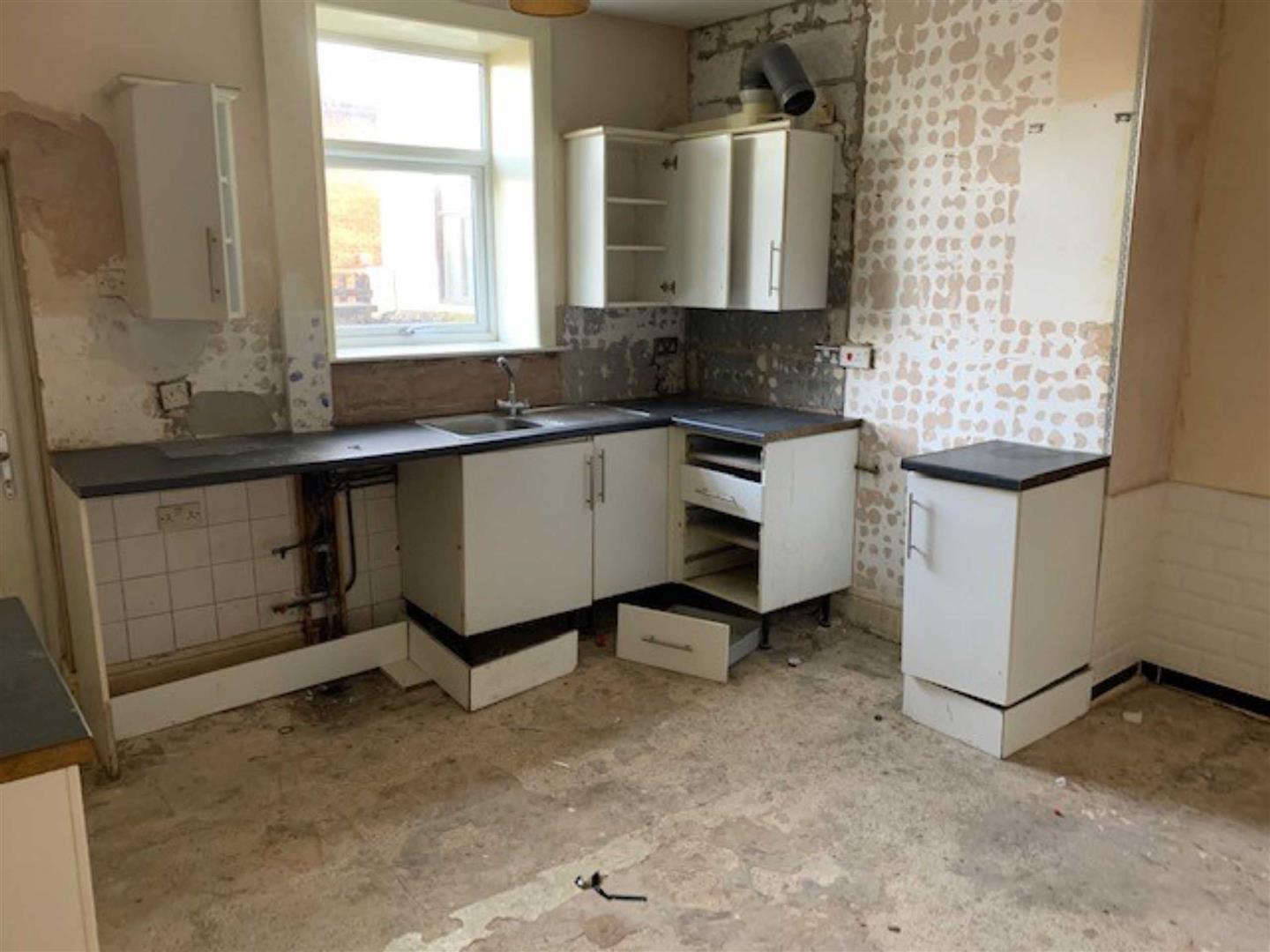 3 bed house - terraced, photo 2