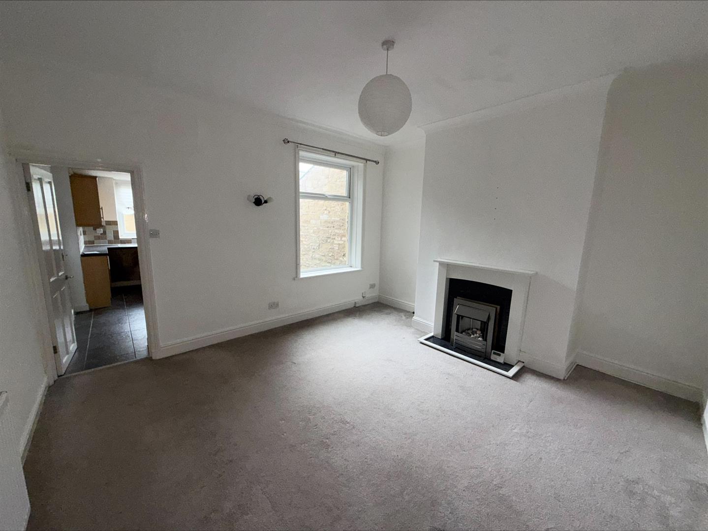 2 bed house, photo 2