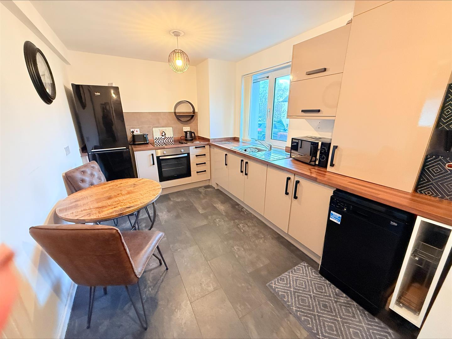 2 bed flat, photo 3