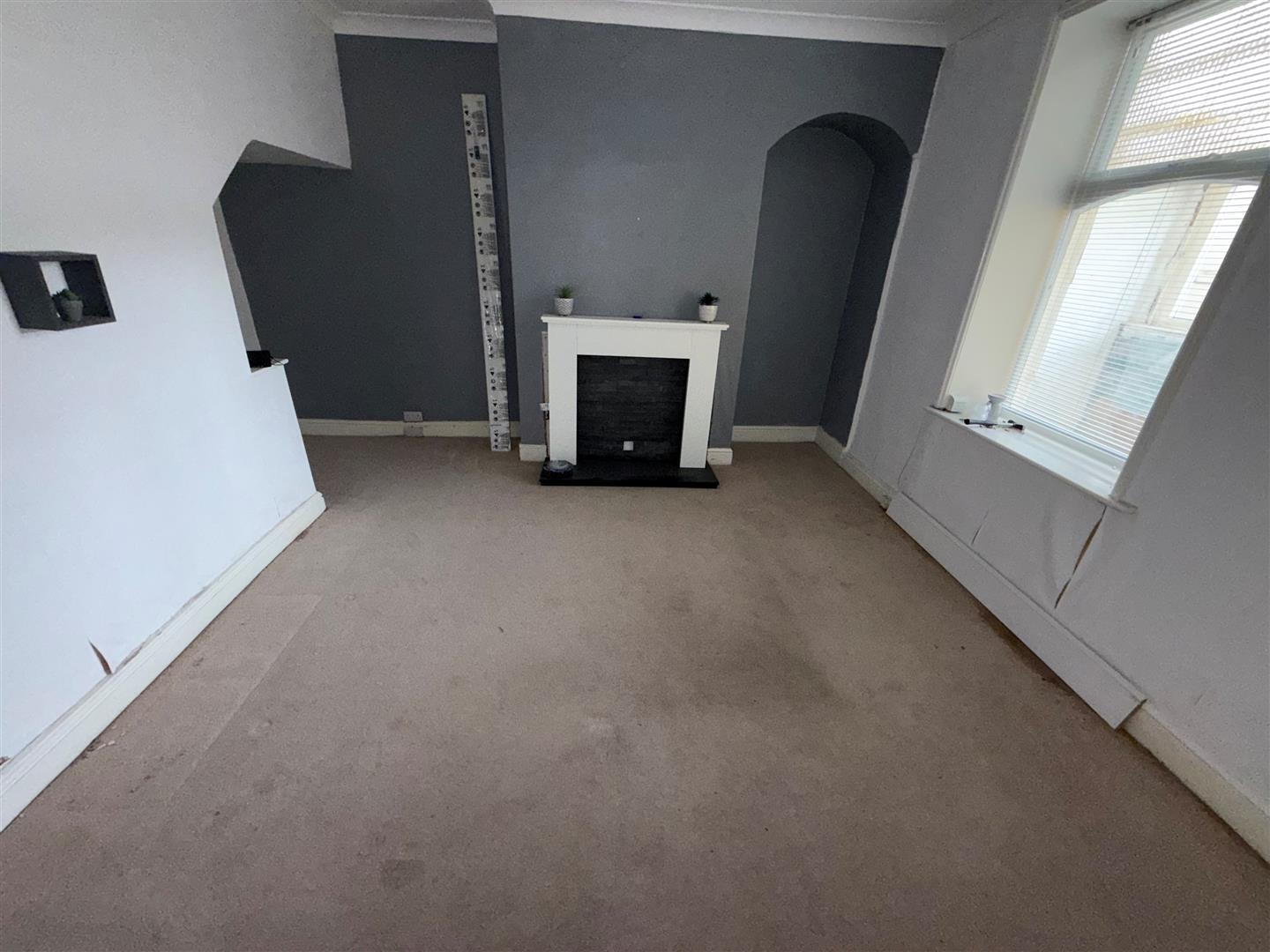 2 bed house - terraced, photo 3